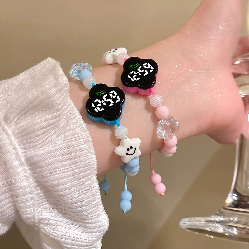 New four-leaf clover LED electronic watch for women, beaded bracelet, ins-style student and children's watch manufacturer