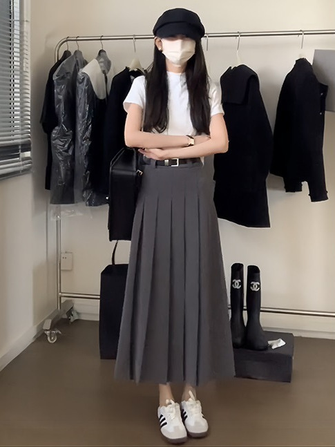 グレーのスーツのスカート|undefined