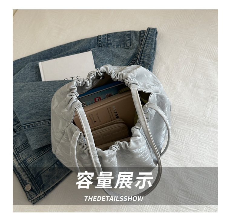 Large-capacity, elegant commuter tote bag, bow single-shoulder bag, distinctive pleated crossbody bag, 2024 new style bag trend undefined