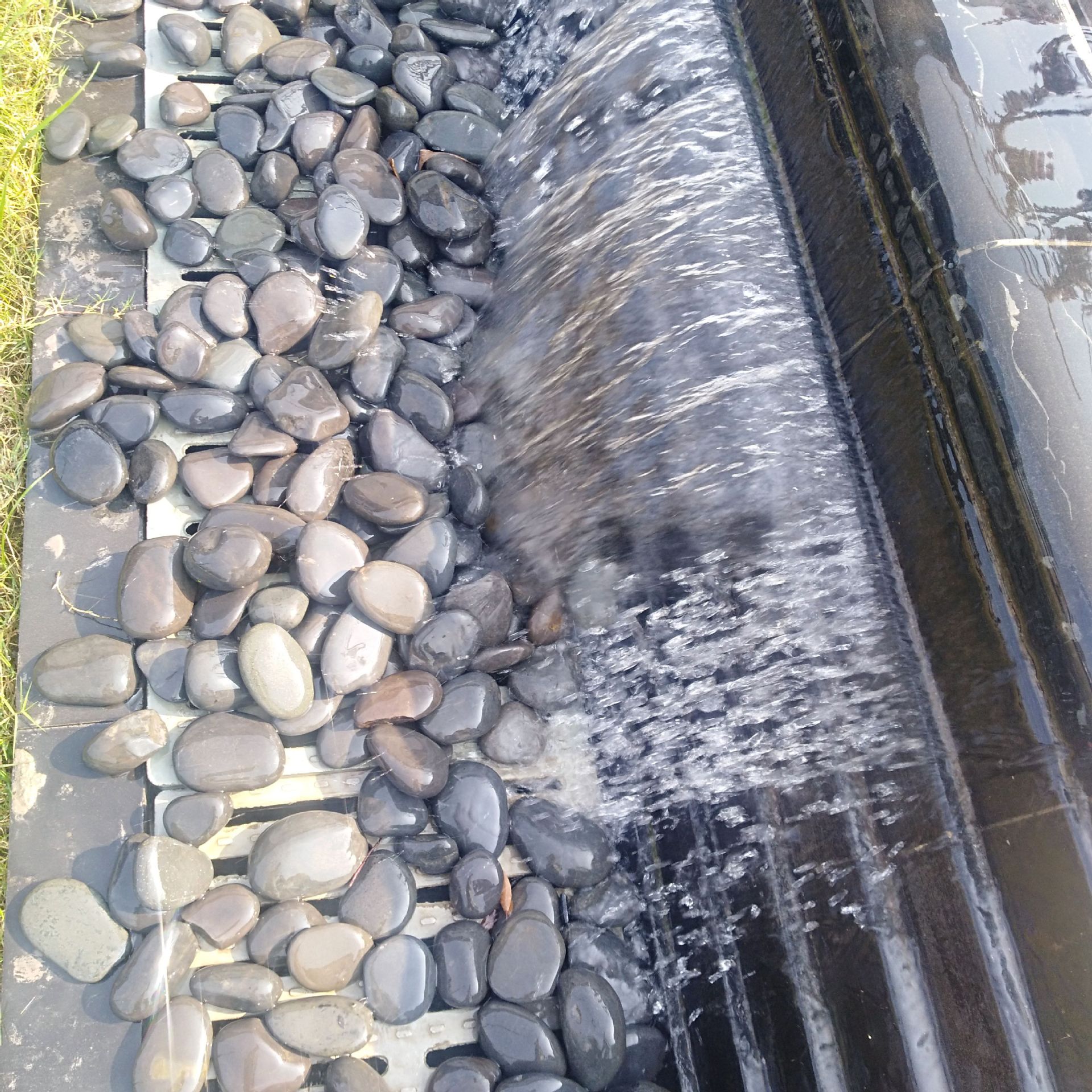 大卵石30-50mm鹅卵石酒店别墅装饰砾石园林景观造景白色石子