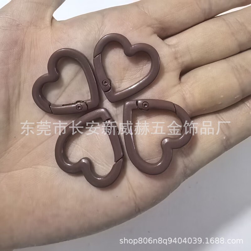 塗装カラー亜鉛合金スプリングは愛の開口スプリングリングの箱に金属のキーホルダーdiyアクセサリーの部品を掛けます。|undefined