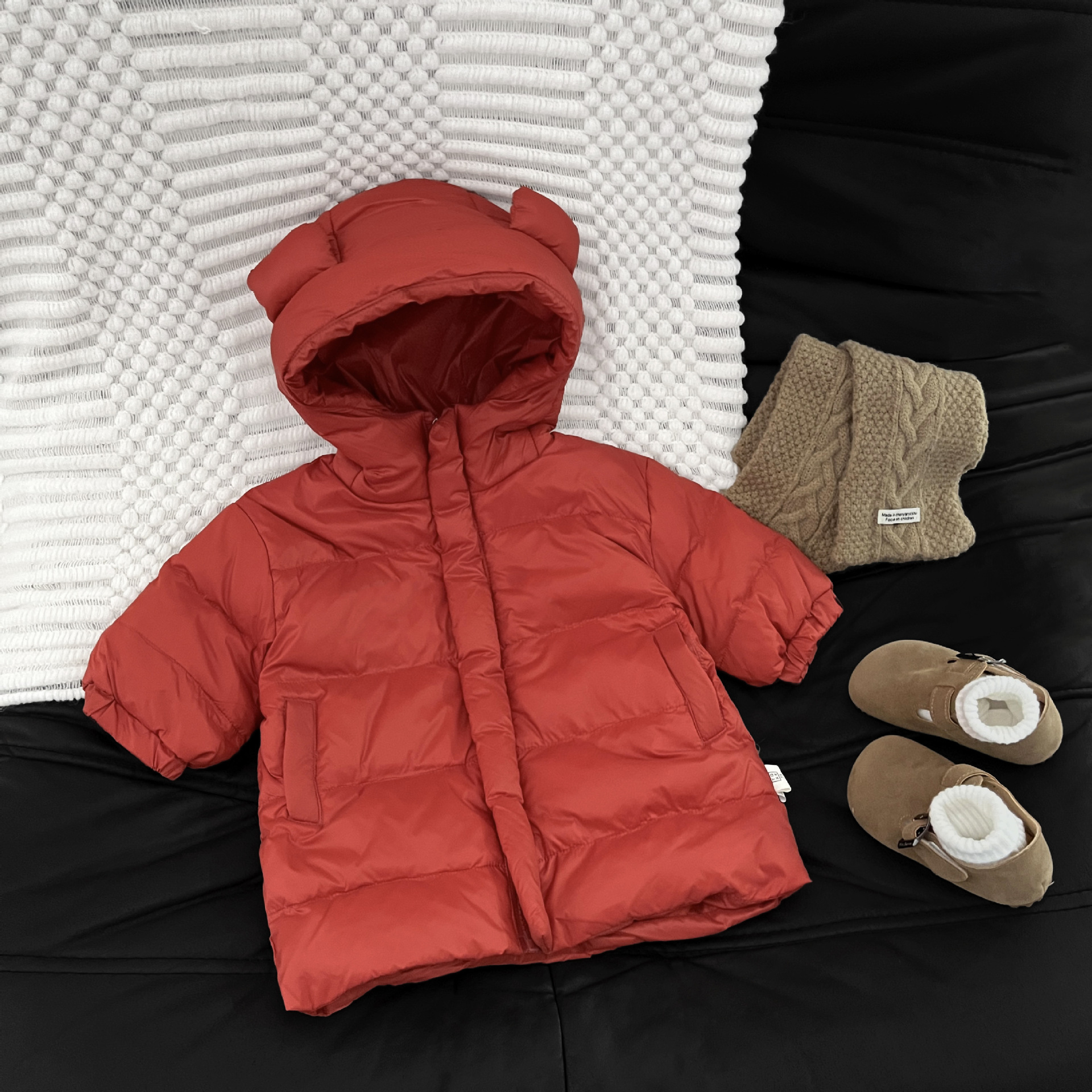 Trajes de invierno para bebés nuevos tipos de ropa de invierno para bebés delgada y ligera chaqueta de plumón blanco lindos dibujos animados ropa cálida