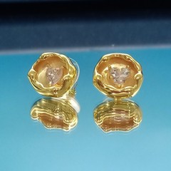 ヨーロッパとアメリカの真鍮マイクロ舗装新しいフラワーイヤリングラブジルコンデザイン不規則な多用途ファッションイヤリング
