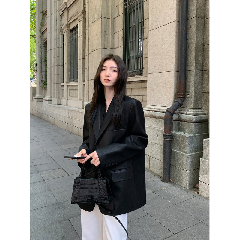 Women's Black Pu Leather Blazer, New Spring and Autumn Style, Loose Fit, Elegant and High-End Small Suit Women's Black Pu Leather Blazer, New Spring and Autumn Style, Loose Fit, Elegant and High-End Small Suit