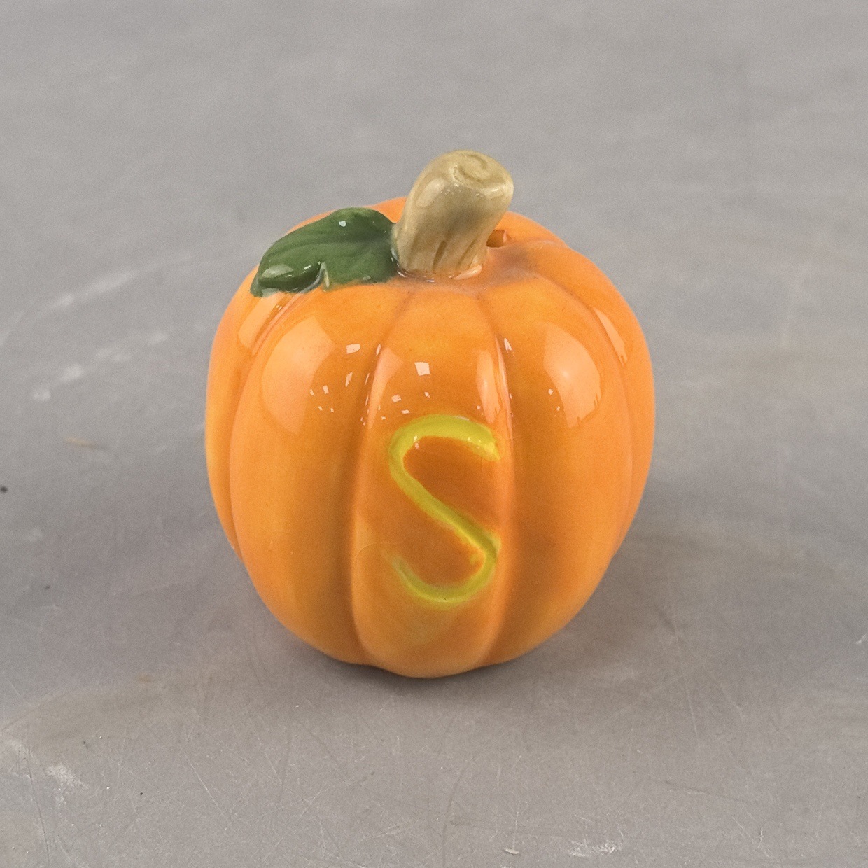 Creatividad transfronteriza Halloween adorable mini calabaza picante de cerámica botella de sabor de cerámica condimento frasco de cerámica artesanía
