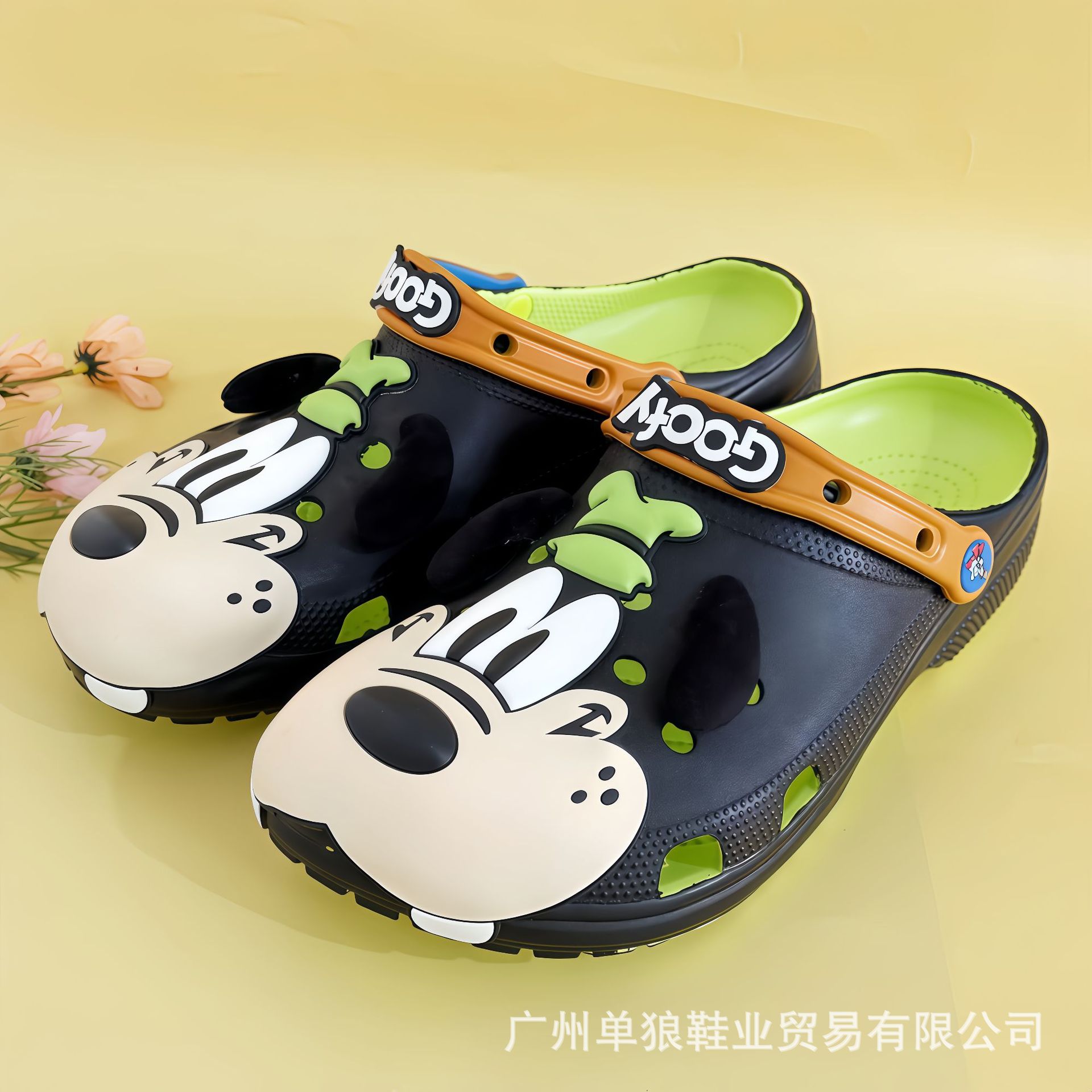 26 zapatos de agujero de dibujos animados de alta velocidad EVA con suela suave antideslizante zapatillas frías para hombres y mujeres que llevan zapatos de jardín de playa fuera de casa