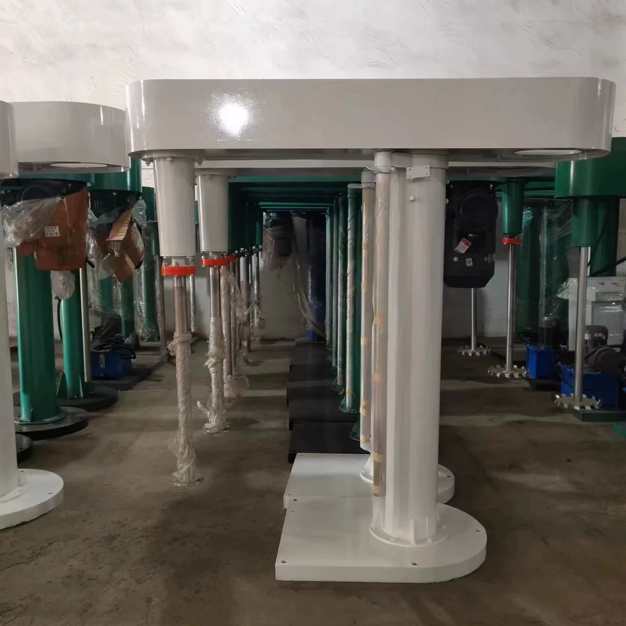 Производители на складе поставляют латексную краску смеситель гидравлического подъема и понижения частоты регулирования скорости высокоскоростной диспергатор