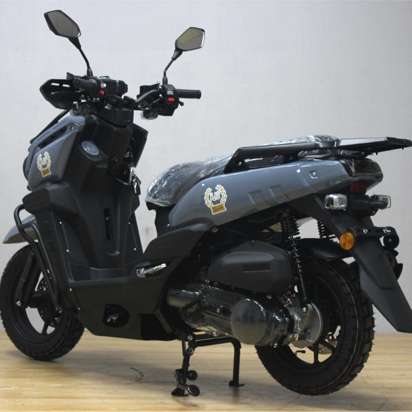 Modelo de comercio exterior 150 pedal tanque de motocicleta 2024 combustible adulto de dos ruedas locomotora todoterreno