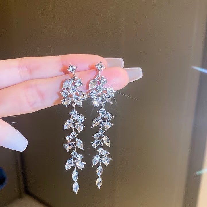 Popular Silver Needle Leaf Tassel Earrings, Light Luxury and High-End Feel, Long Style Bridal Dress Earrings, Large Pearl Earrings