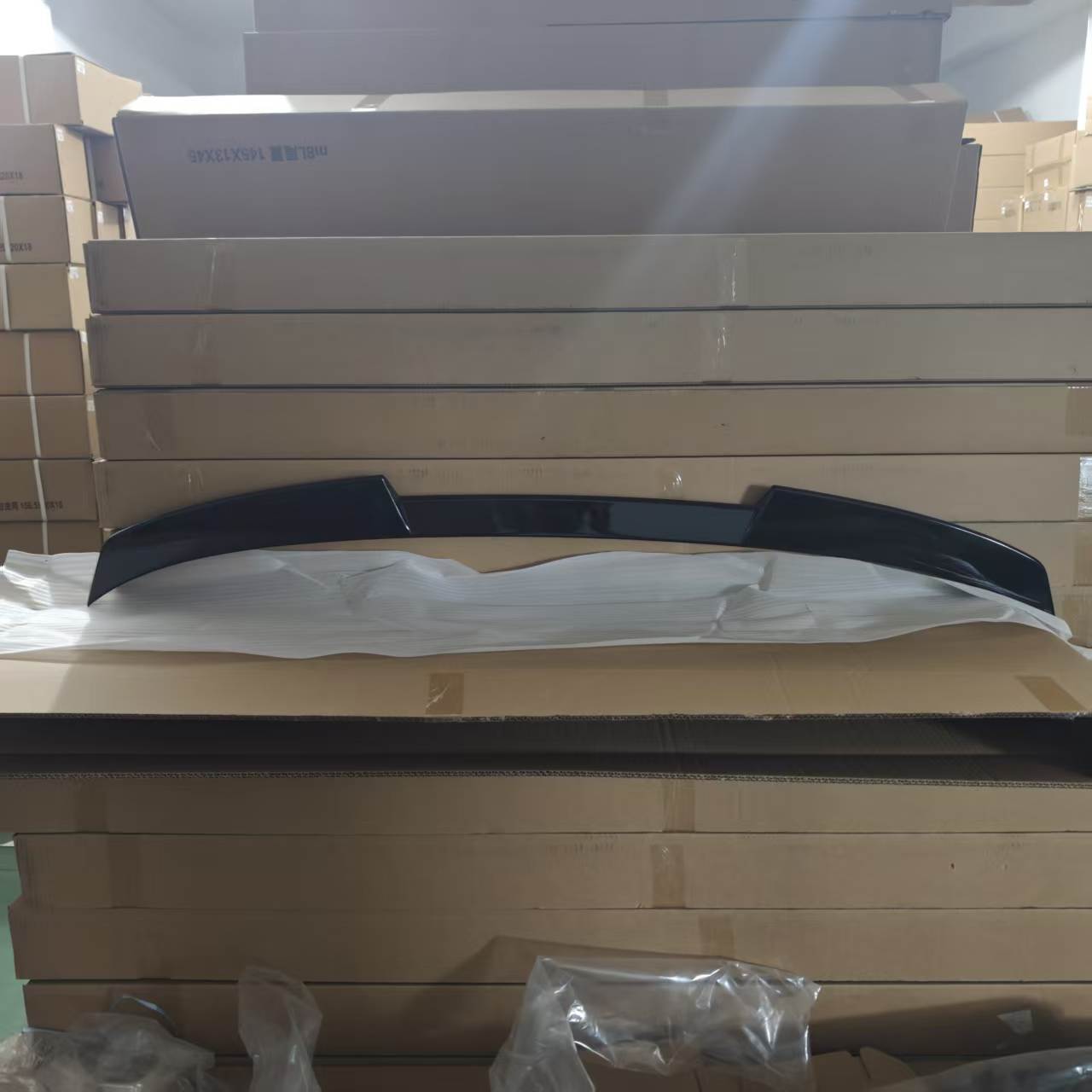 Suitable for Lynk & Co 900, specialized mid-wing no-drill sport blade rear spoiler top wing rear diffuser exterior kit