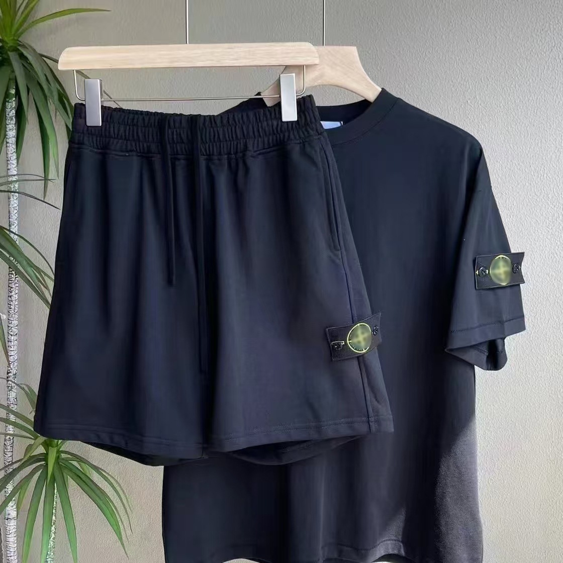 Fashionable solid color sports suit