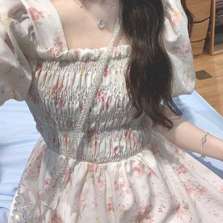 法式茶歇碎花连衣裙女夏季2023新款方领显瘦气质甜美温柔风裙子