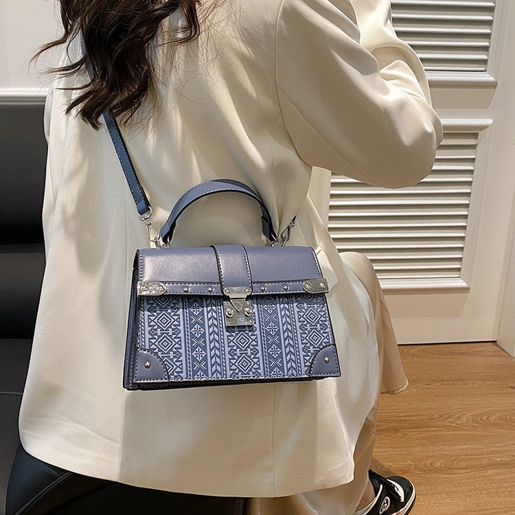 Vintage Women's Embossed Shoulder Bag With Lock Clasp Casual_voghion.com