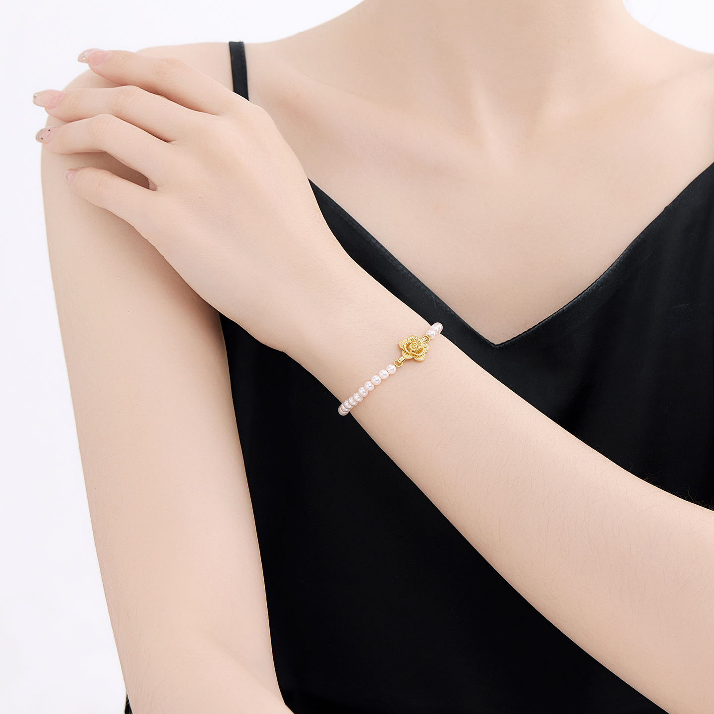 Xuping imitación de perlas temperamento suave pulsera de aleación de cobre chapado en 24k color lujoso simple imitación de flores doradas joyas