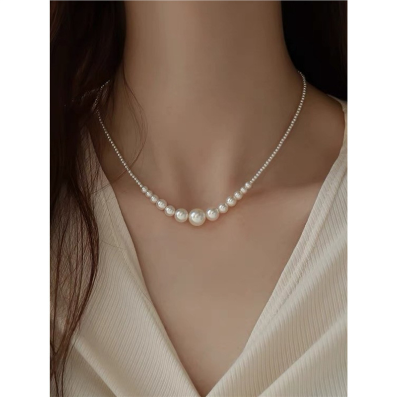 Elegant round-style pearl choker necklace with delicate Xiaomi beads—light luxury, niche design, French-inspired gradient clavicle chain jewelry for women