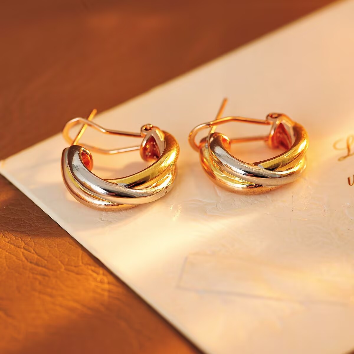 高品質ライブ配信モデル、売れ筋、色落ち防止、新作、ファッショントレンド、定番三連三色C型イヤリング、卸売、代発送