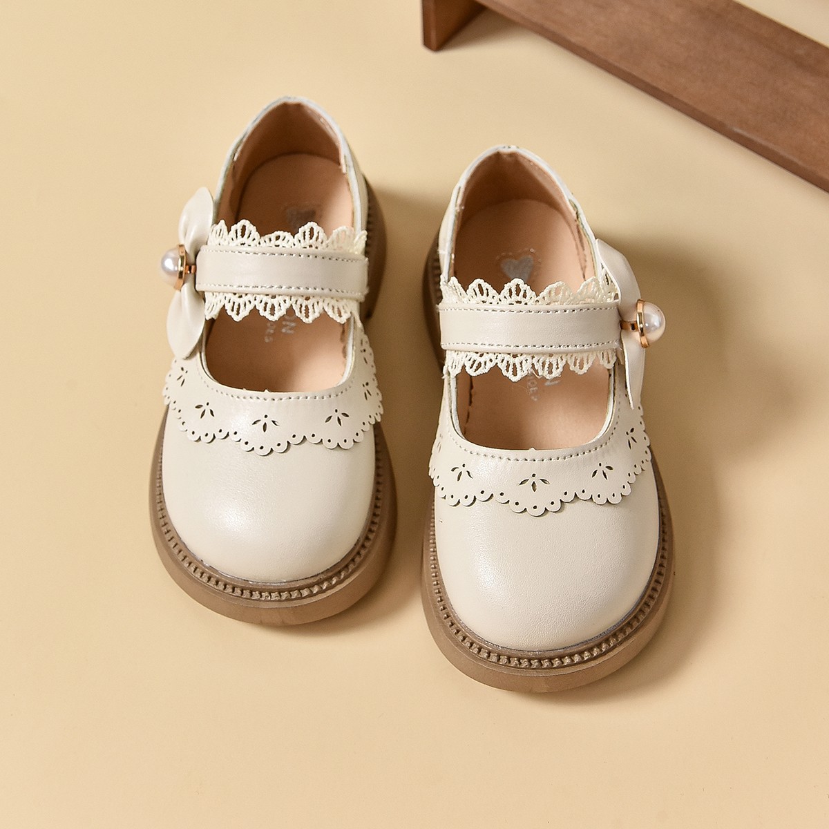 Zapatos de cuero para niñas 2026 primavera y otoño nuevos zapatos de estilo único para niños Marizhen moda princesa zapatos de espectáculo negro