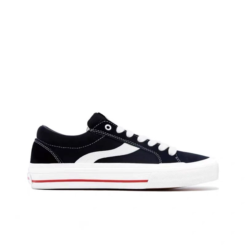 Classic low sneakers for men and women, sports shoes