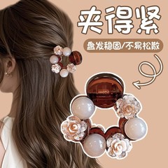 軽豪華感小香風真珠ツバキの花は2025の新型の半発カードの後頭部の髪の毛の量が少ないです。