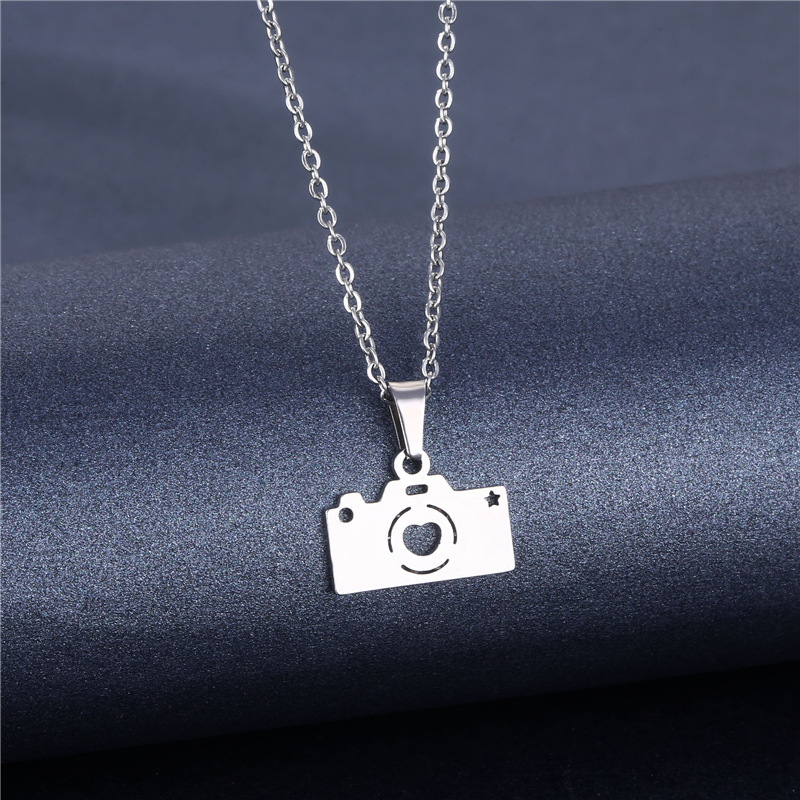 Cross-border Sold Jewelry Supply Personality Stainless Steel Flower Heart Clavicle Chain Necklace Female Geometric Accessories Pendant Wholesale display picture 13