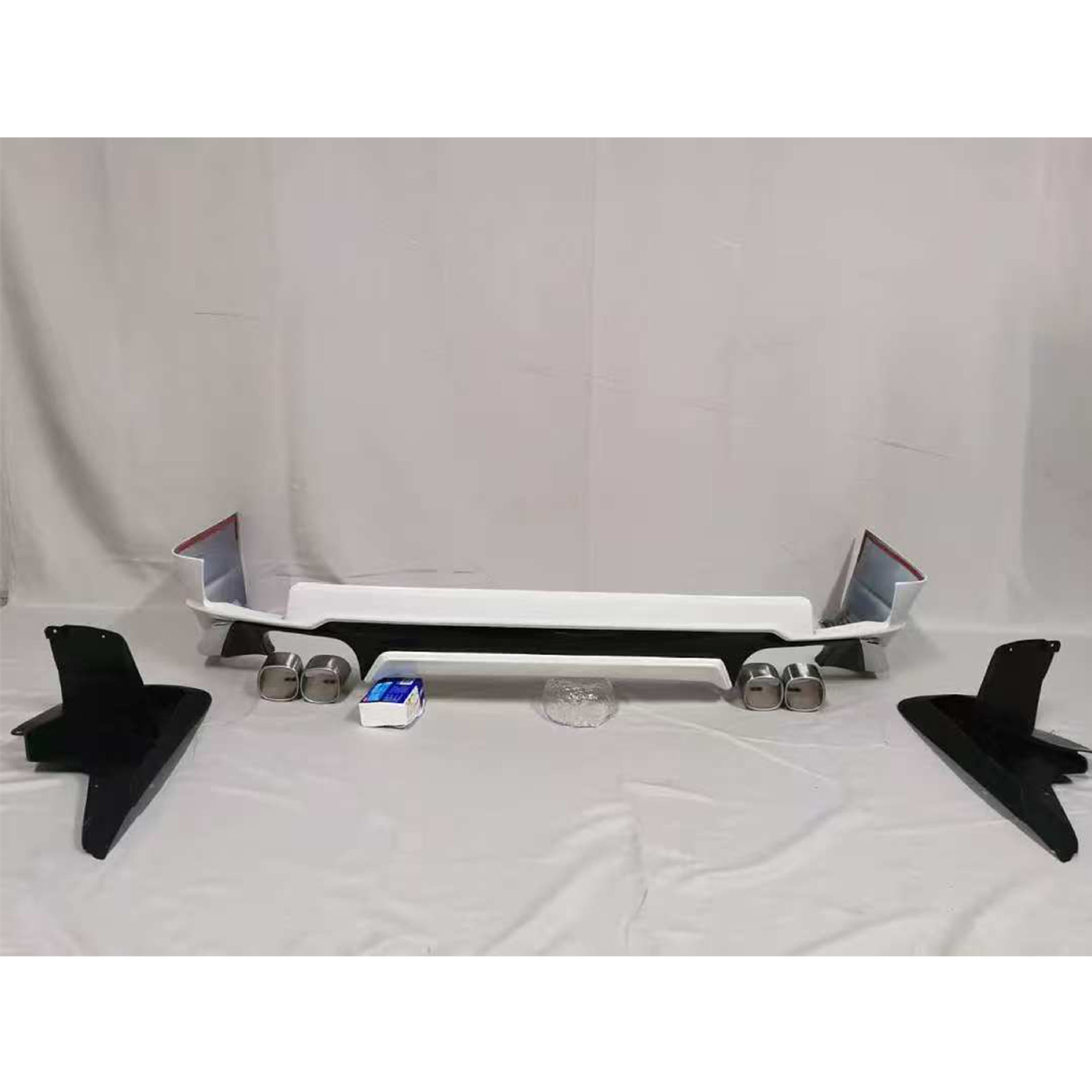 Suitable for 18 Models of the Prado Mona Lisa with Front and Rear Lighted Bumpers and Modified Bumper Guards