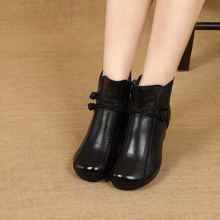 粗跟短靴女春秋单靴2024年新款冬加绒复古民族风女靴中跟妈妈皮靴