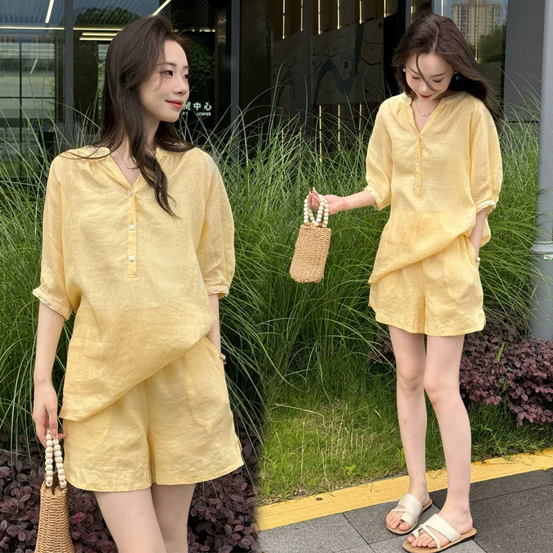Летний костюм 2025 года, повседневный стиль, женский, новый, свободная рубашка с коротким рукавом, шорты, универсальный, простой стиль, модный комплект из двух предметов