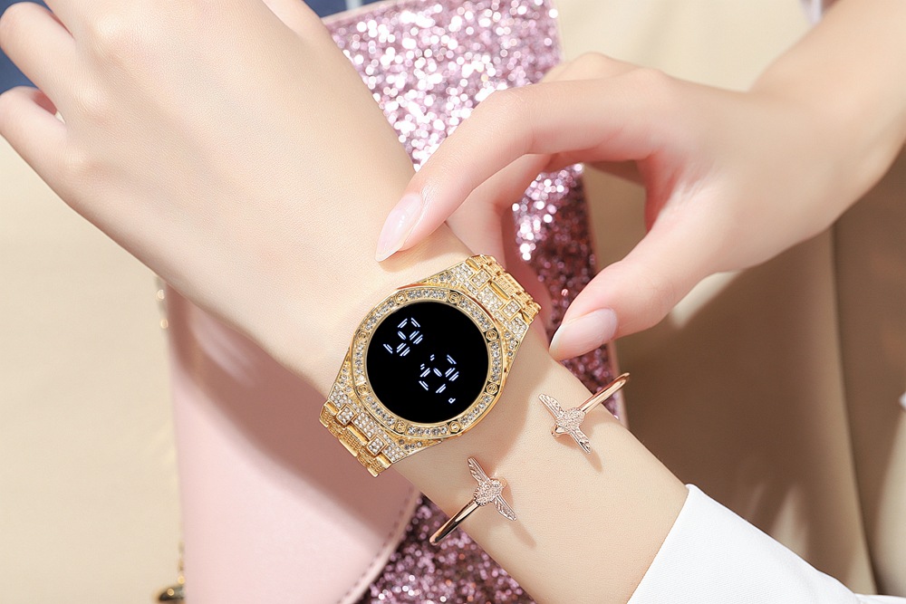 2024 Neue Luxus-Diamantarmband-Legierungsstahlband LED-Anzeige Touchscreen Damenuhr_voghion.com