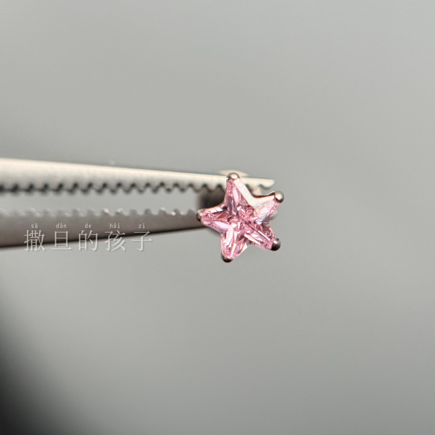16G labret stud size and finish detail