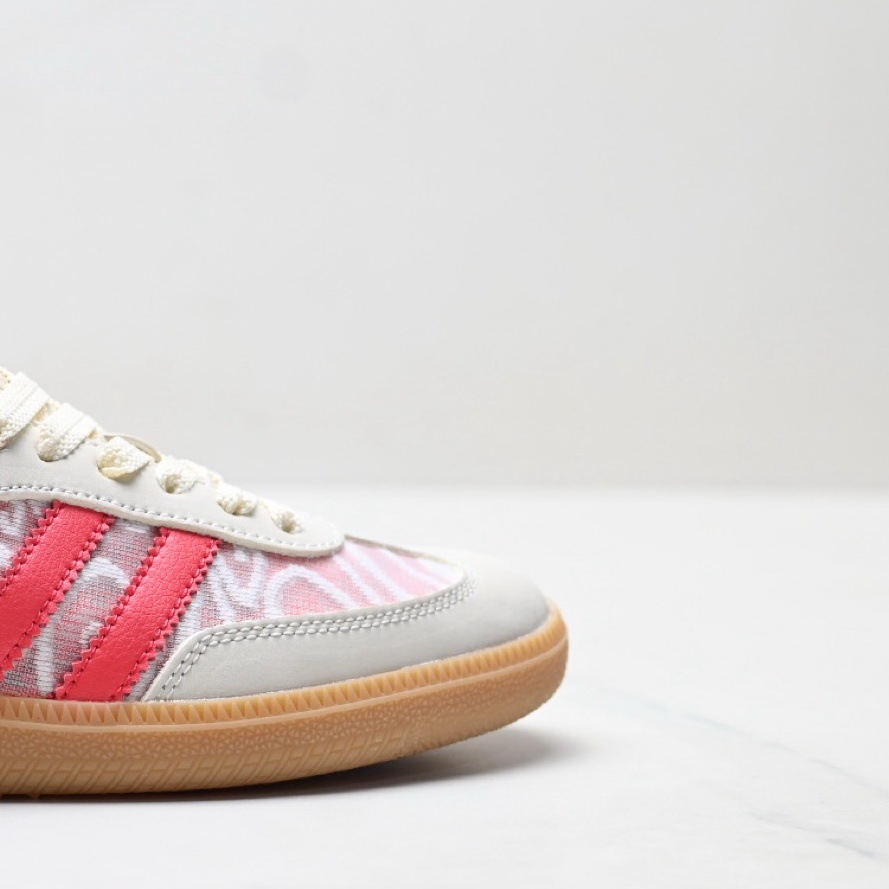 Real shot consultation customer service-18