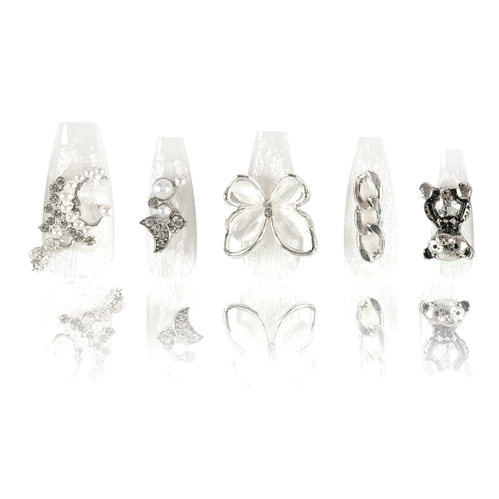 Ventas transfronterizas de mariposa de plata, manicuras de cadena de perlas, parches de uñas de lujo ligero, estilo elegante y elegante para usar uñas