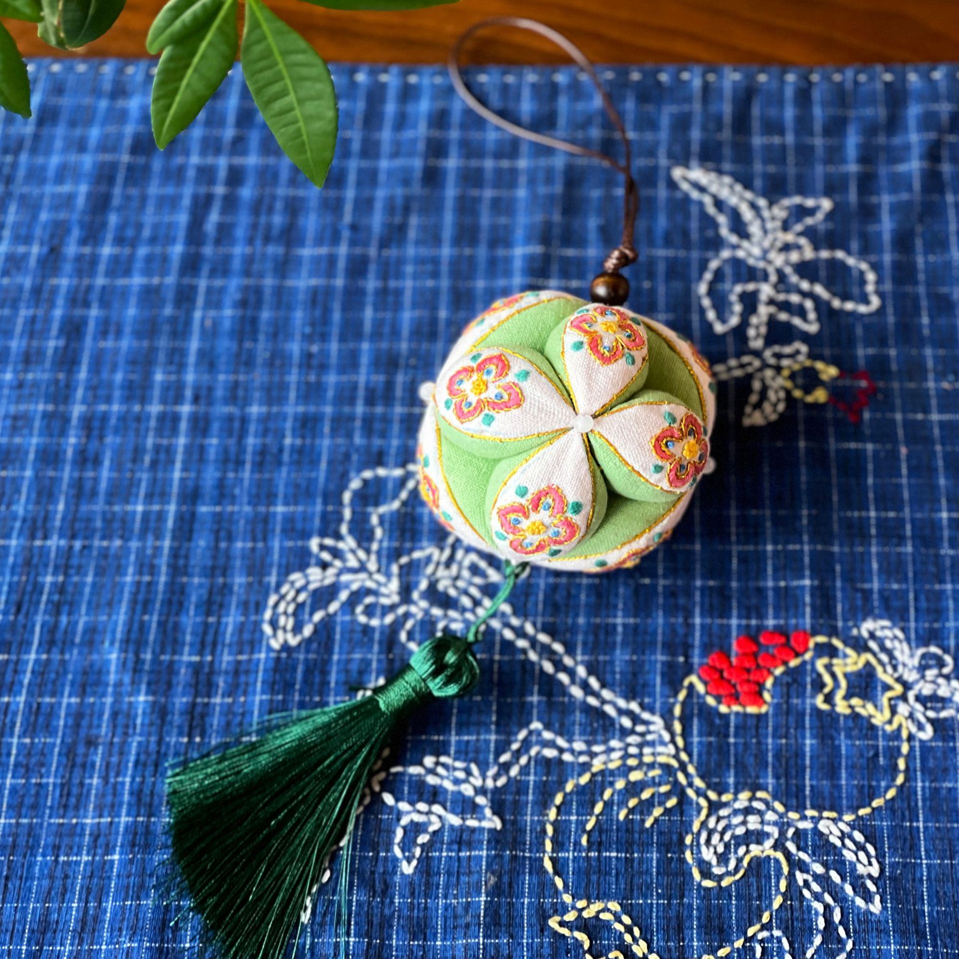 Saquete de estilo antiguo bordado mano Lu DIY material paquete colgante bolsillo de bola para regalar novia colgante de flores