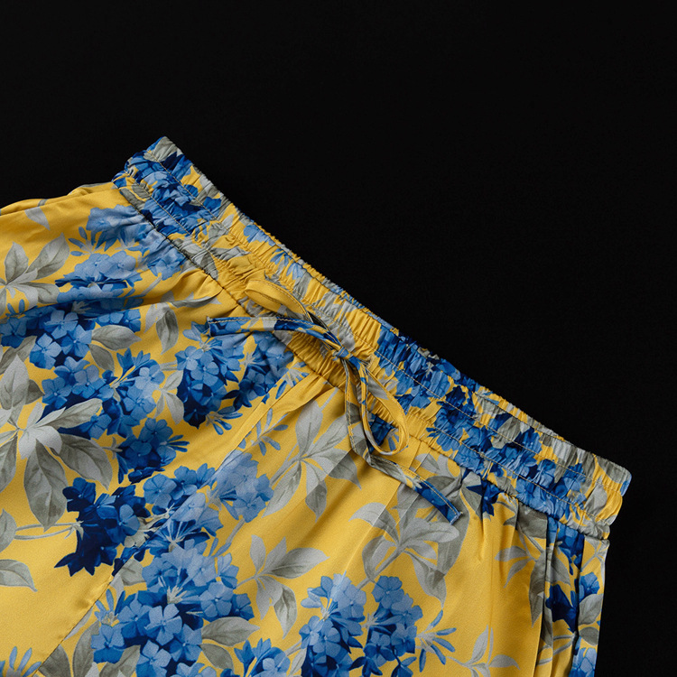 Conjunto de dos piezas de pantalones anchos de cintura alta con cordones y manga larga estampados de satén para otoño e invierno