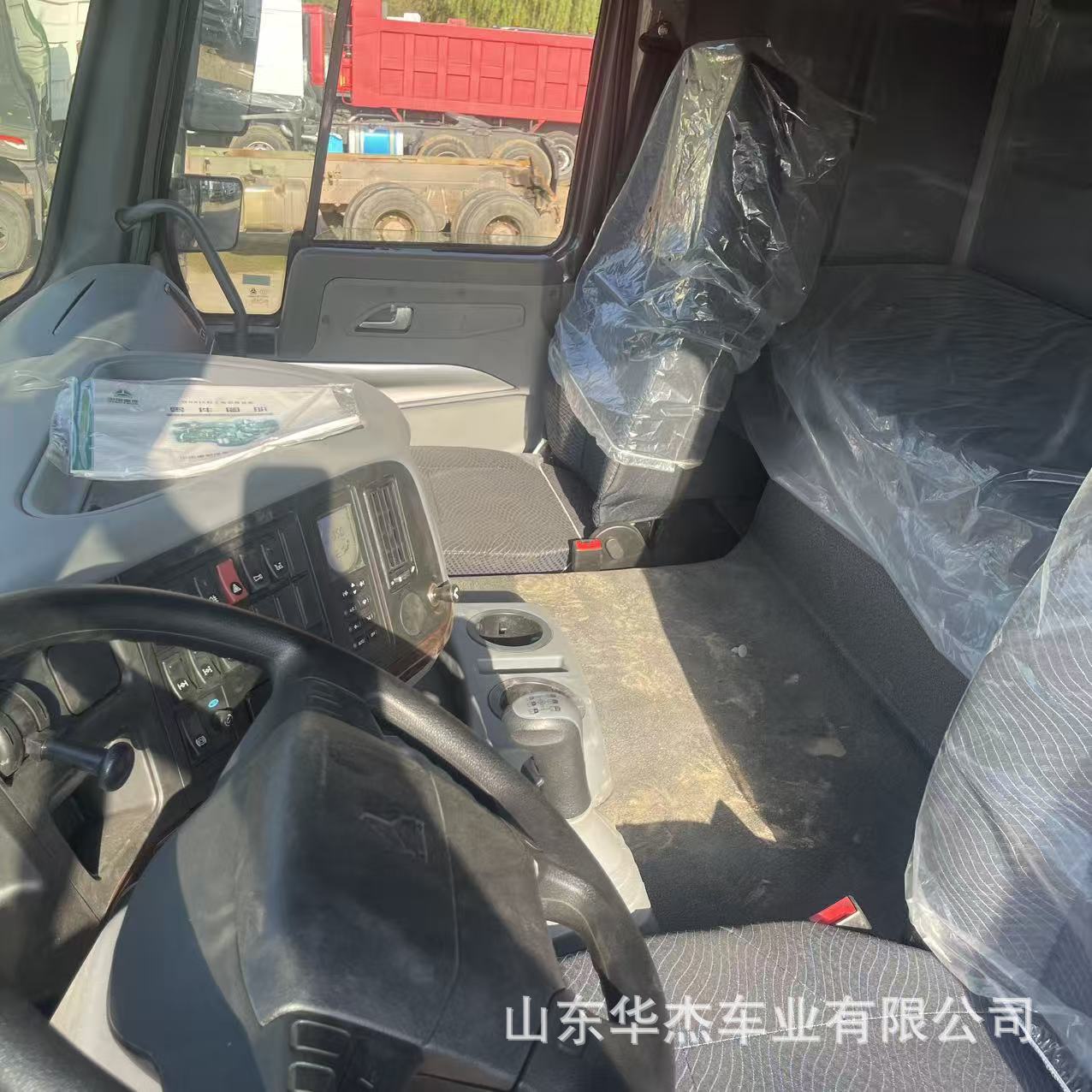 Exported to Africa: Howo Engineering Dump Truck, 6X4 Flatbed Truck, Front Four-Wheel Drive, Rear Eight-Wheel Drive, High-Cabin Transport Truck