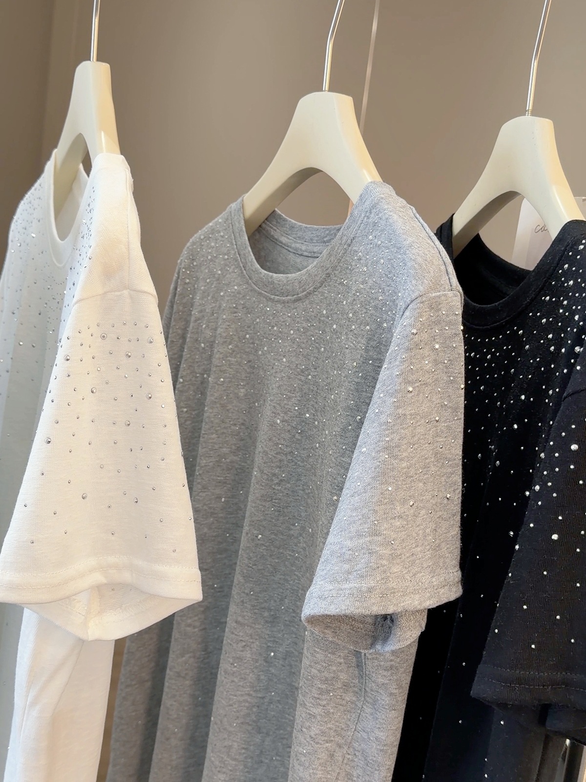 Women's Heavy Duty Rhinestone Round Neck Short Sleeve T-Shirt Loose Fit Slimming Summer Fashion Top Unique Style Versatile_ecoleips.com