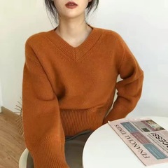 V ネック無地セーター女性のための秋と冬 2025 新しい韓国スタイル怠惰なレトロなニットセータールーズバージョントップ