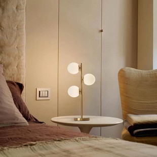 Nordic Fashion Simple Personality Floor Lamp for Living Room, Bedroom, Model Room, Creative Standing Lamp, Round Ball Iron Art Internet Celebrity Lamp