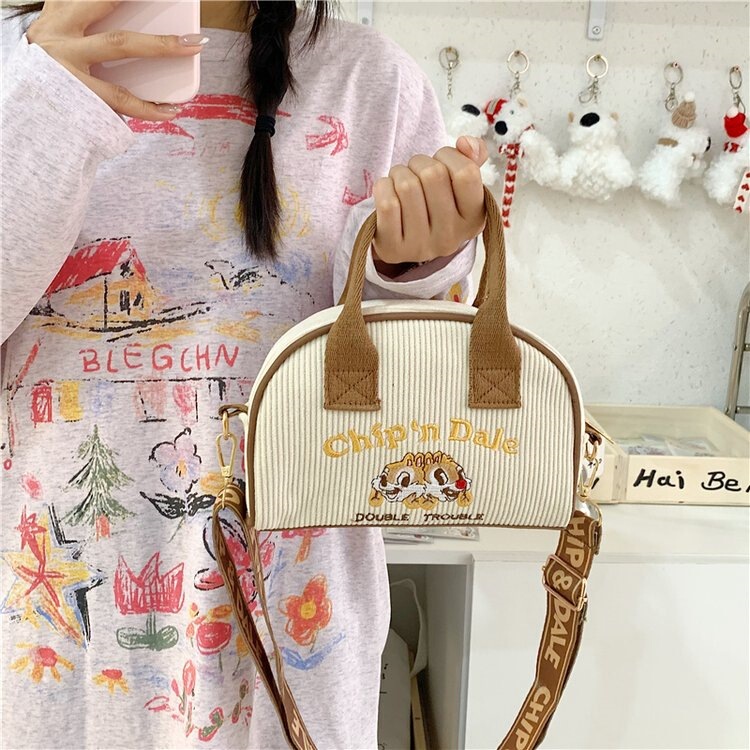 We bring you the latest trends in stylish women's handbags We bring you the latest trends in stylish women's handbags