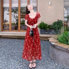 红色复古碎花飞飞袖掐腰连衣裙女夏度假风漂亮荷叶边中长款A字裙