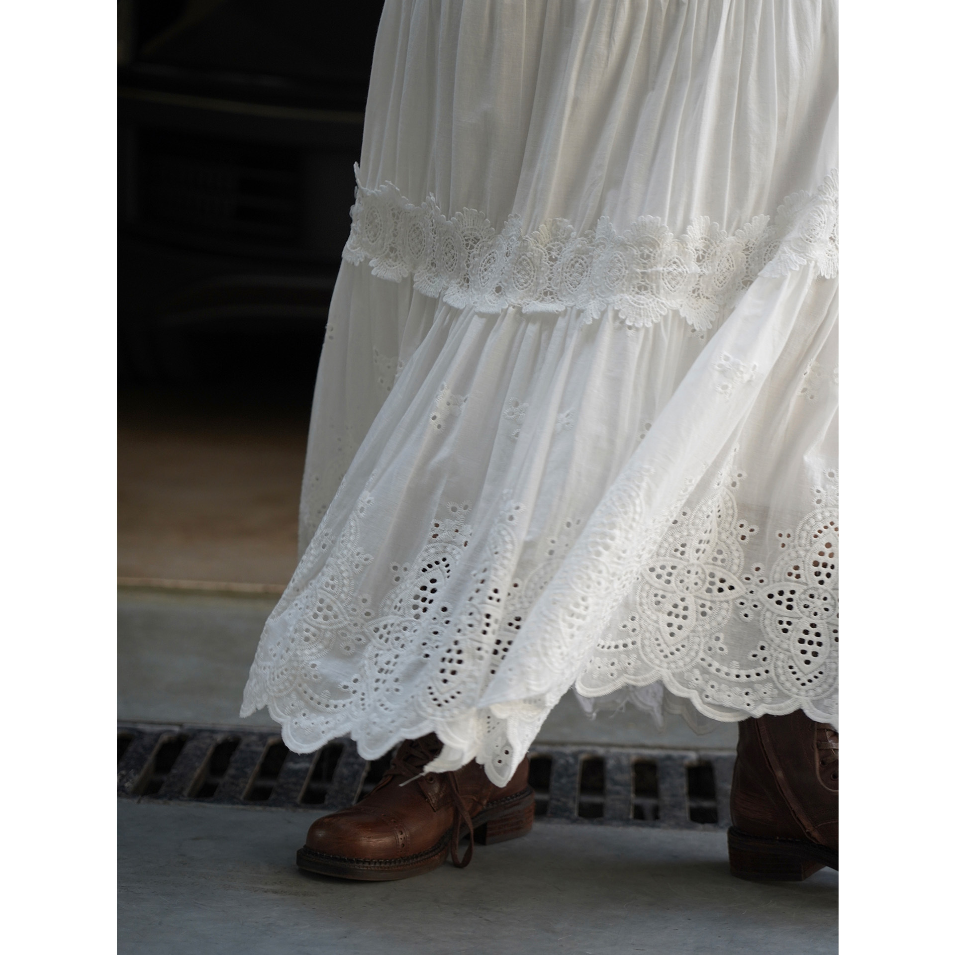 Louvre Early Autumn New Bohemian Romantic Style Hollow Lace Petal Solid Color Loose Wide Hem Long Skirt For Women_ecoleips.com