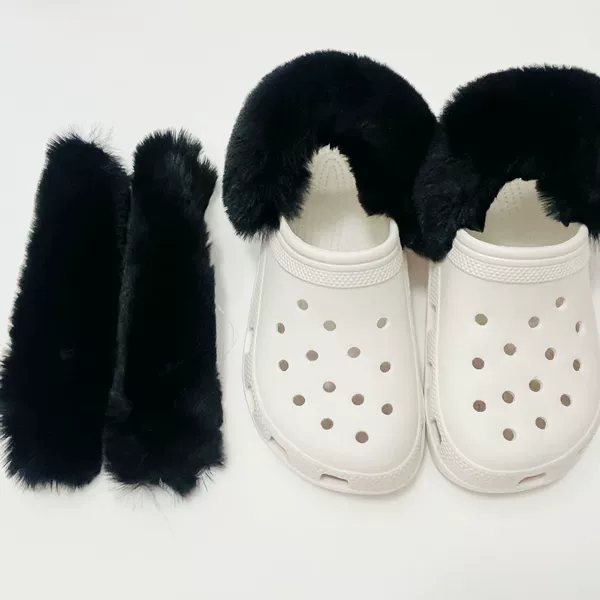 A pair of black long woolen strips