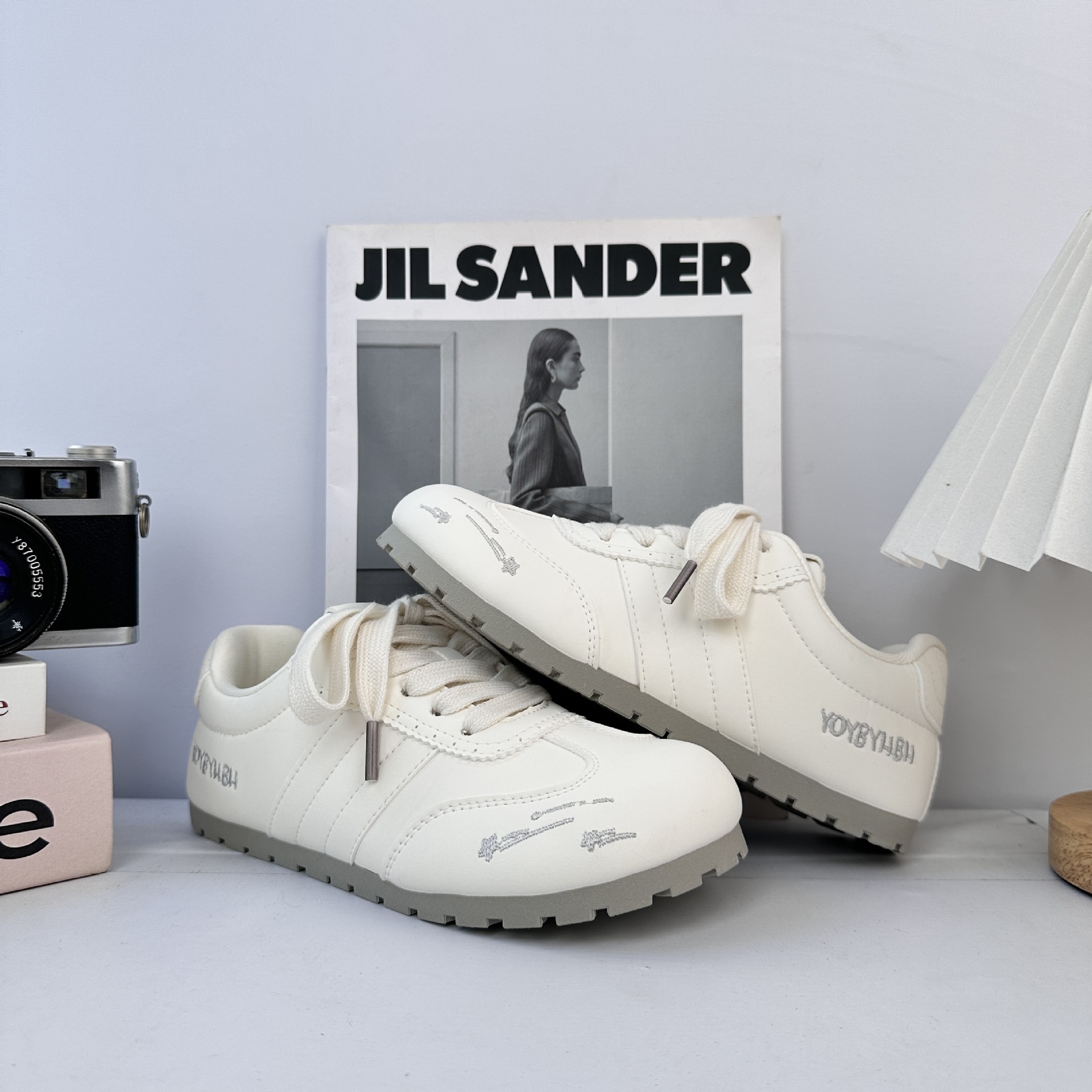 Yuanbo lindo nicho zapatos de skate para mujeres 2025 nuevo otoño deportivo casual ligero puff zapatos blancos