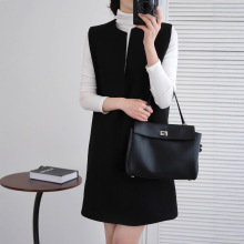 冬日曼哈顿系列 2025秋冬新品 毛呢质感 极简V领羊毛背心连衣裙