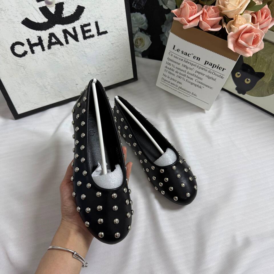 Giày búp bê nữ da bò thật mũi tròn đính đinh tán, xỏ chân, đế bệt — màu đen