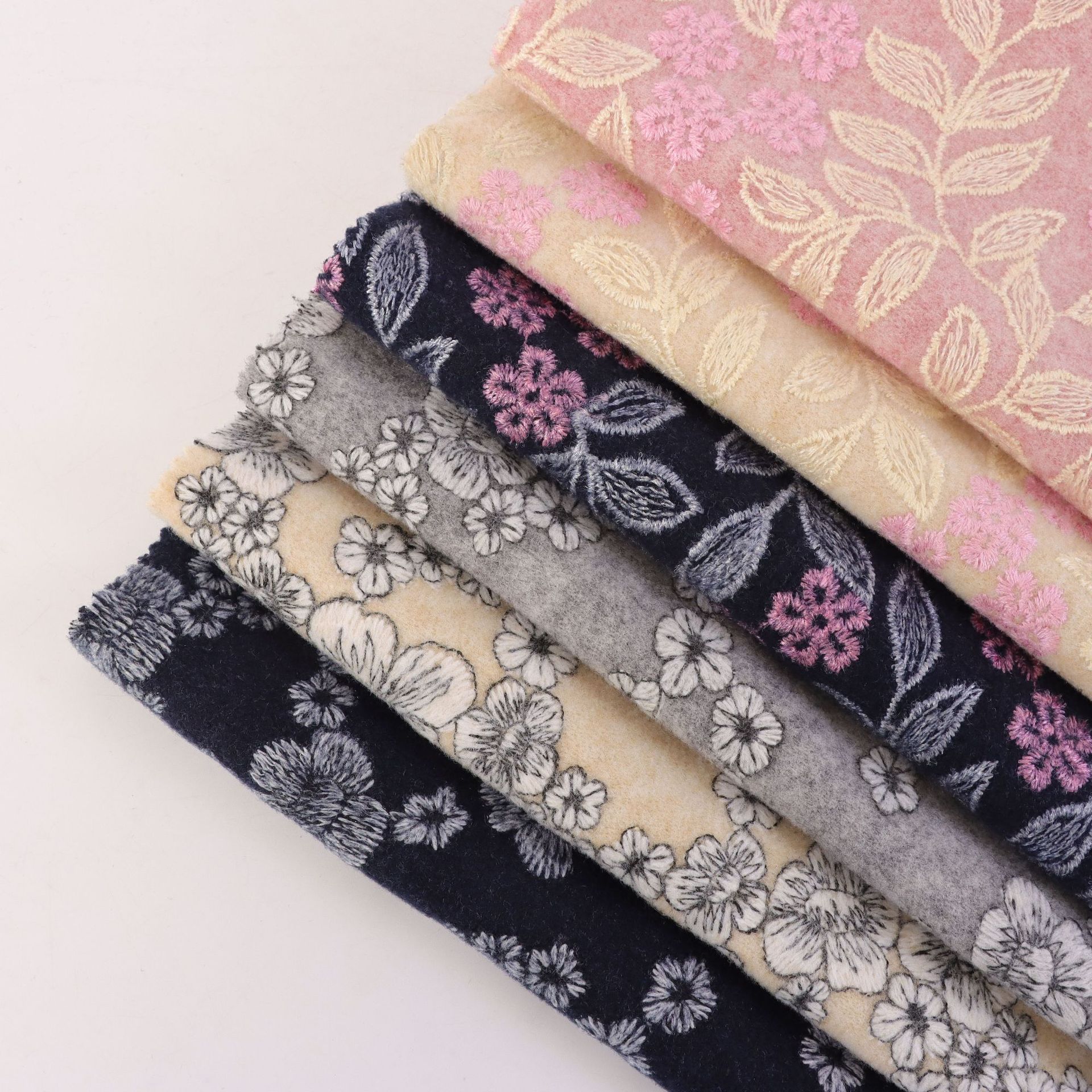 厂家直供  针织刺绣布料多色连衣裙新中式旗袍服装抱枕面料