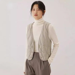 内胆は軽薄ダウンV潮馬甲カン肩ダウン女性の快適な2024着底女性ベストを着ている