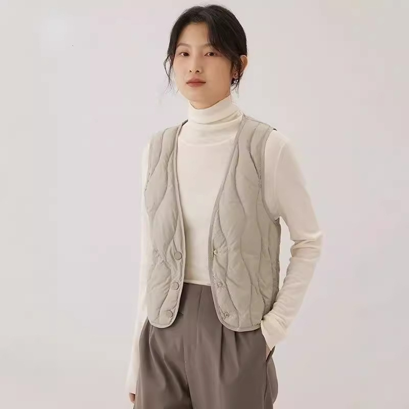 The Inner Lining Is a Lightweight down V Trbottomy Vest and Waistcoat down Women's Comfortable 2024 Wear Bottoming Vest for Women, Versatile and Protection