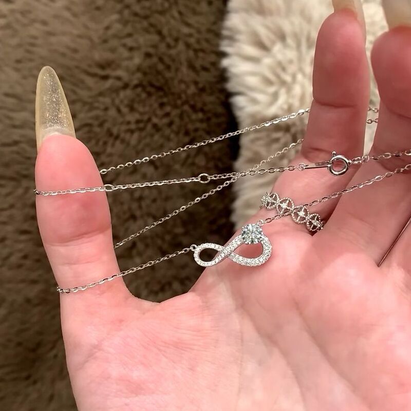 Super sparkling infinity symbol pendant necklace, a dazzling and exquisite clavicle chain, 2026 new style, versatile for everyday wear, a unique and stylish necklace