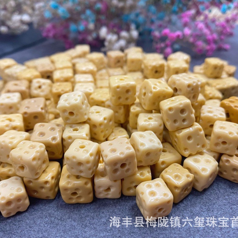 金膏玉奶酪文玩配饰 天然原矿手工雕刻 干净细腻配饰吊坠DIY配饰