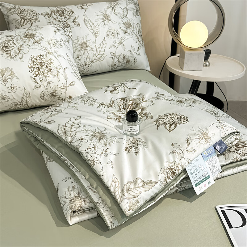 Edredón de verano de seda de hielo Edredón de aire acondicionado Edredón fino Enfriamiento de verano para dos piezas